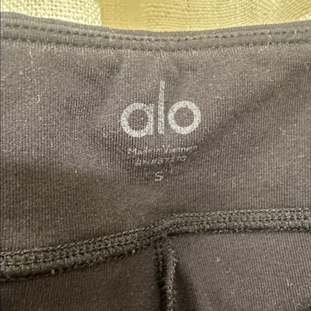 Alo Split Hem Leggings - Picture 4 of 4